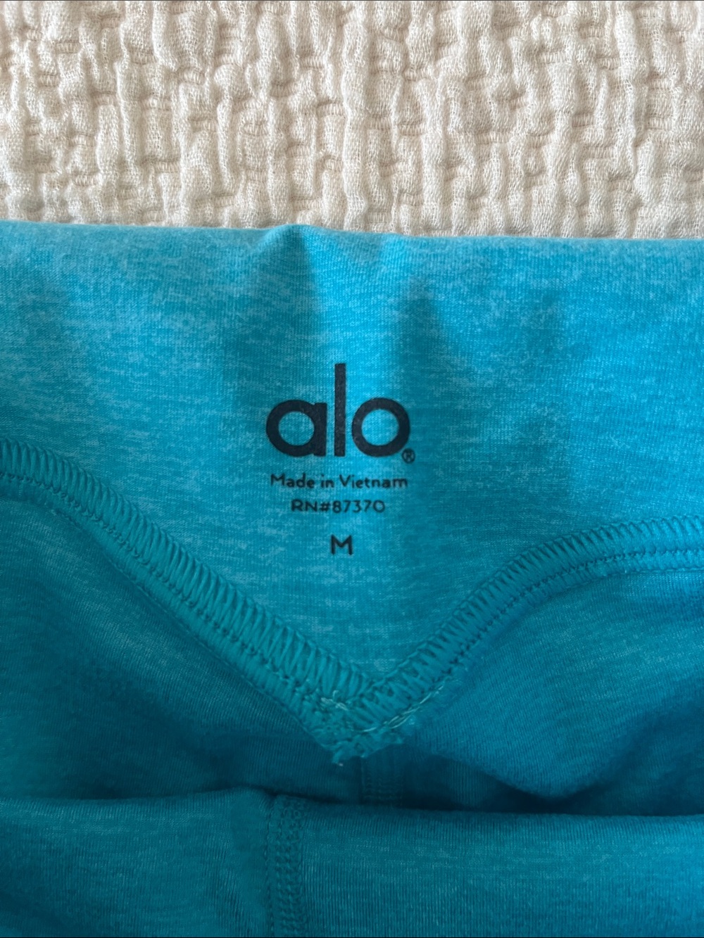 ALO Yoga Teal Seamless Sports Bra and High-Waist Shorts Set - Picture 2 of 3